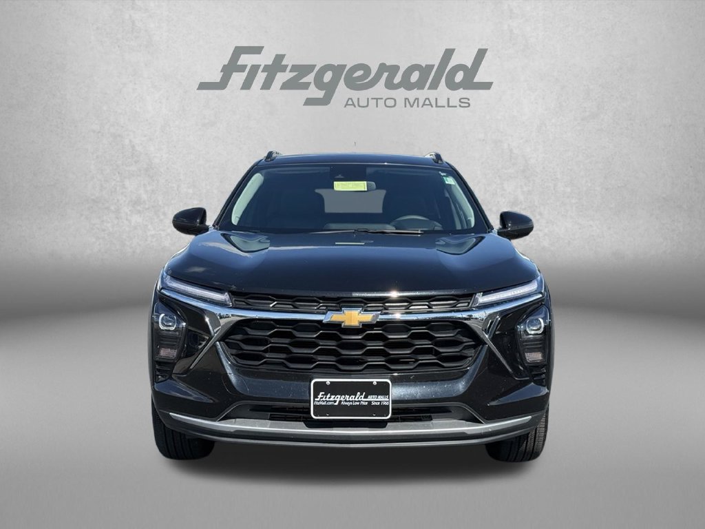 Used 2025 Chevrolet Trax LT FWD image 3
