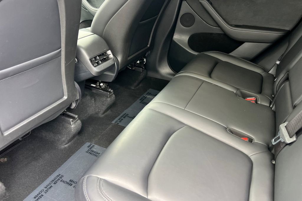 Used 2025 Tesla Model Y Long Range image 11