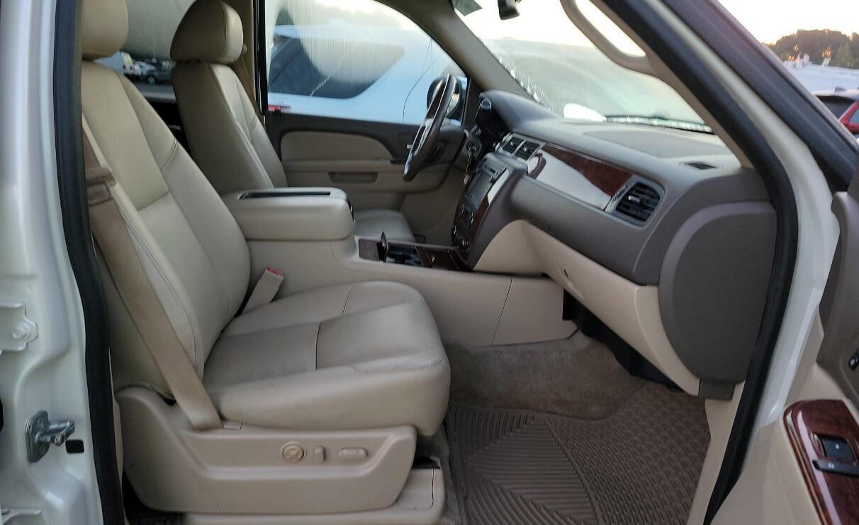 Used 2013 Chevrolet Suburban LTZ image 17