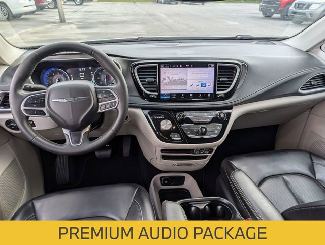 Used 2023 Chrysler Pacifica Touring-L FWD image 23
