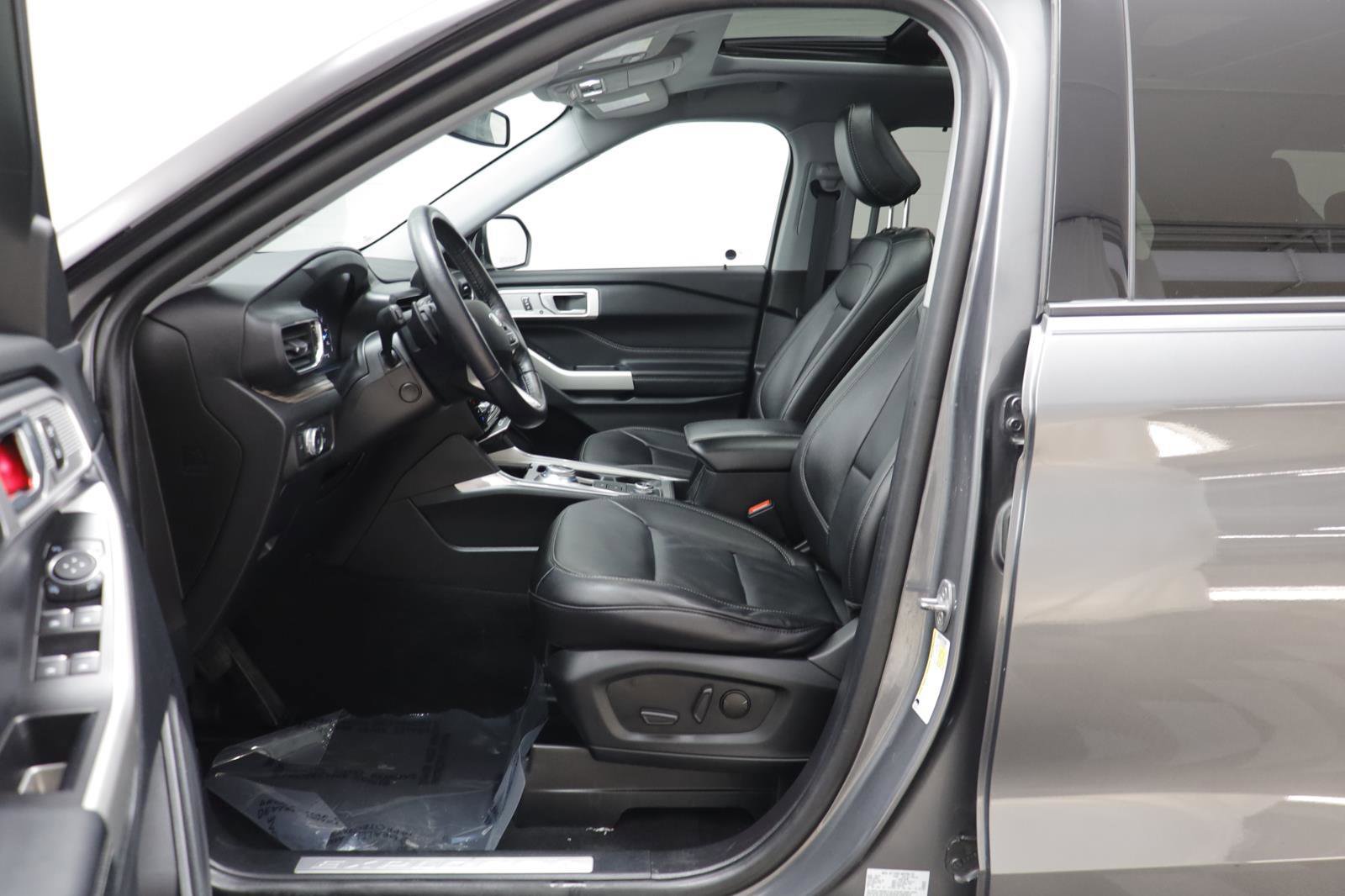 Used 2021 Ford Explorer Limited w/ Equipment Group 301A image 5