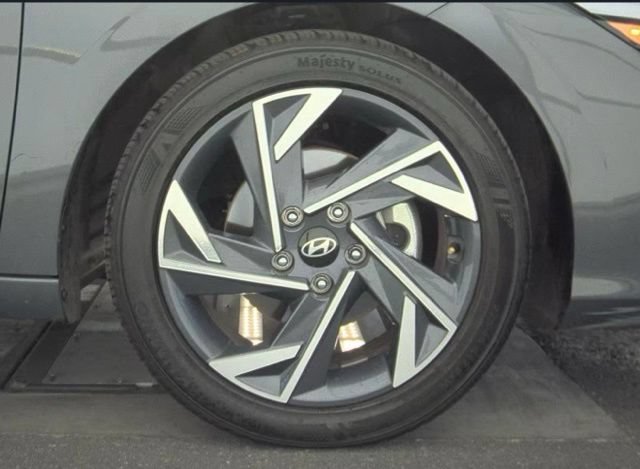 Used 2025 Hyundai Elantra Sport FWD image 10