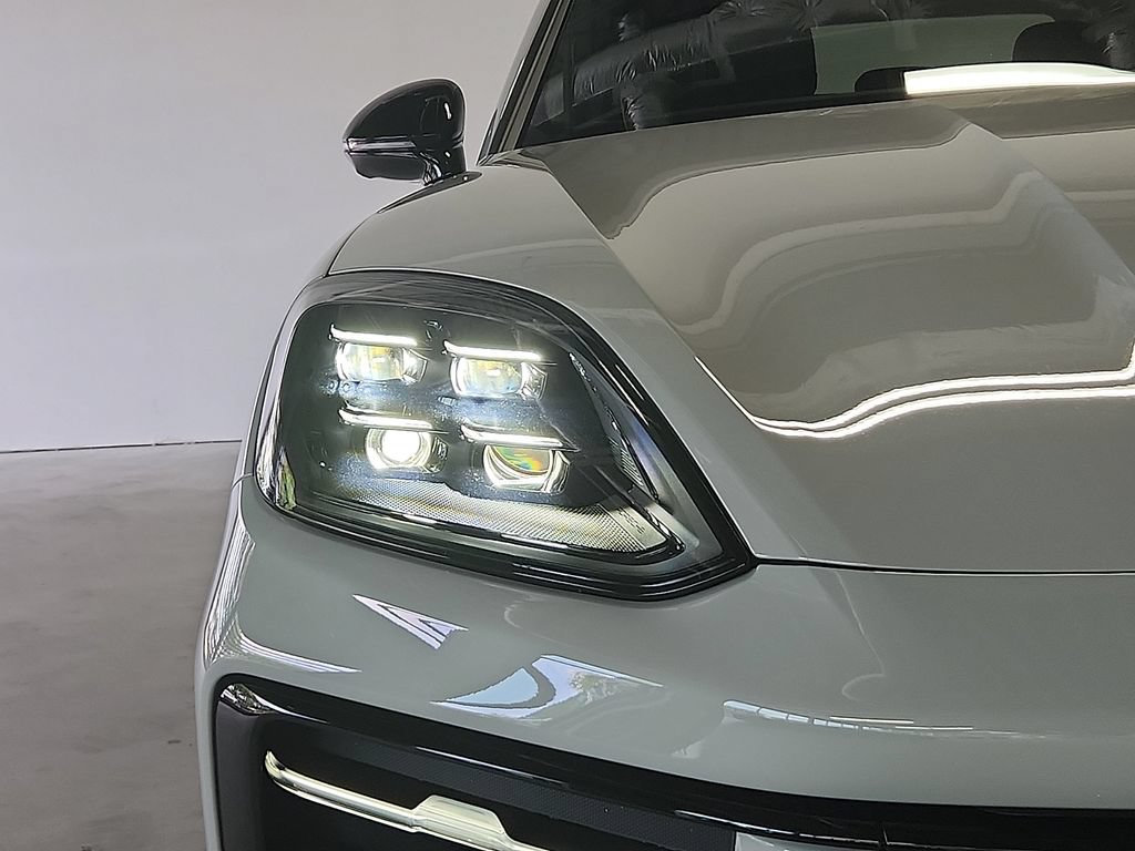 New 2026 Porsche Cayenne Coupe AWD/4WD image 9