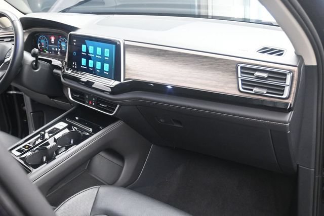 Used 2025 Volkswagen Atlas SEL AWD/4WD image 21