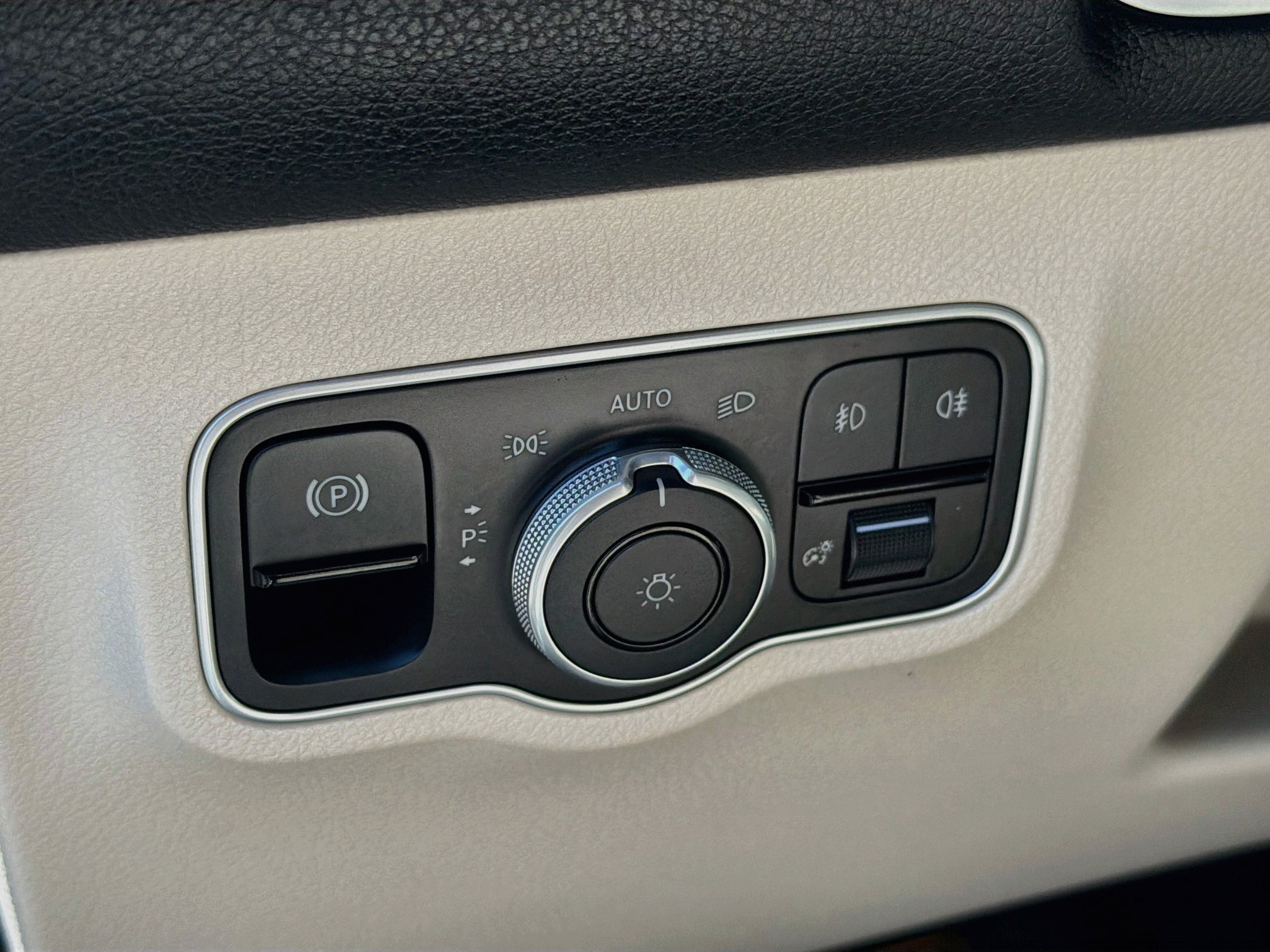 Used 2025 Mercedes-Benz GLB 250 image 10
