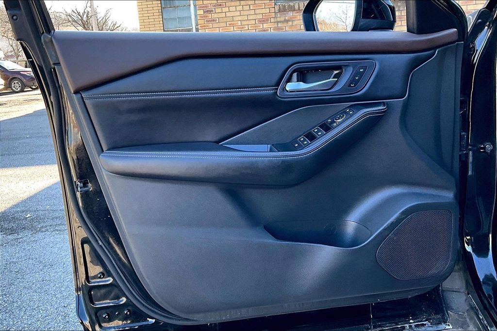 Used 2023 Nissan Rogue SL w/ SL Premium Package image 21