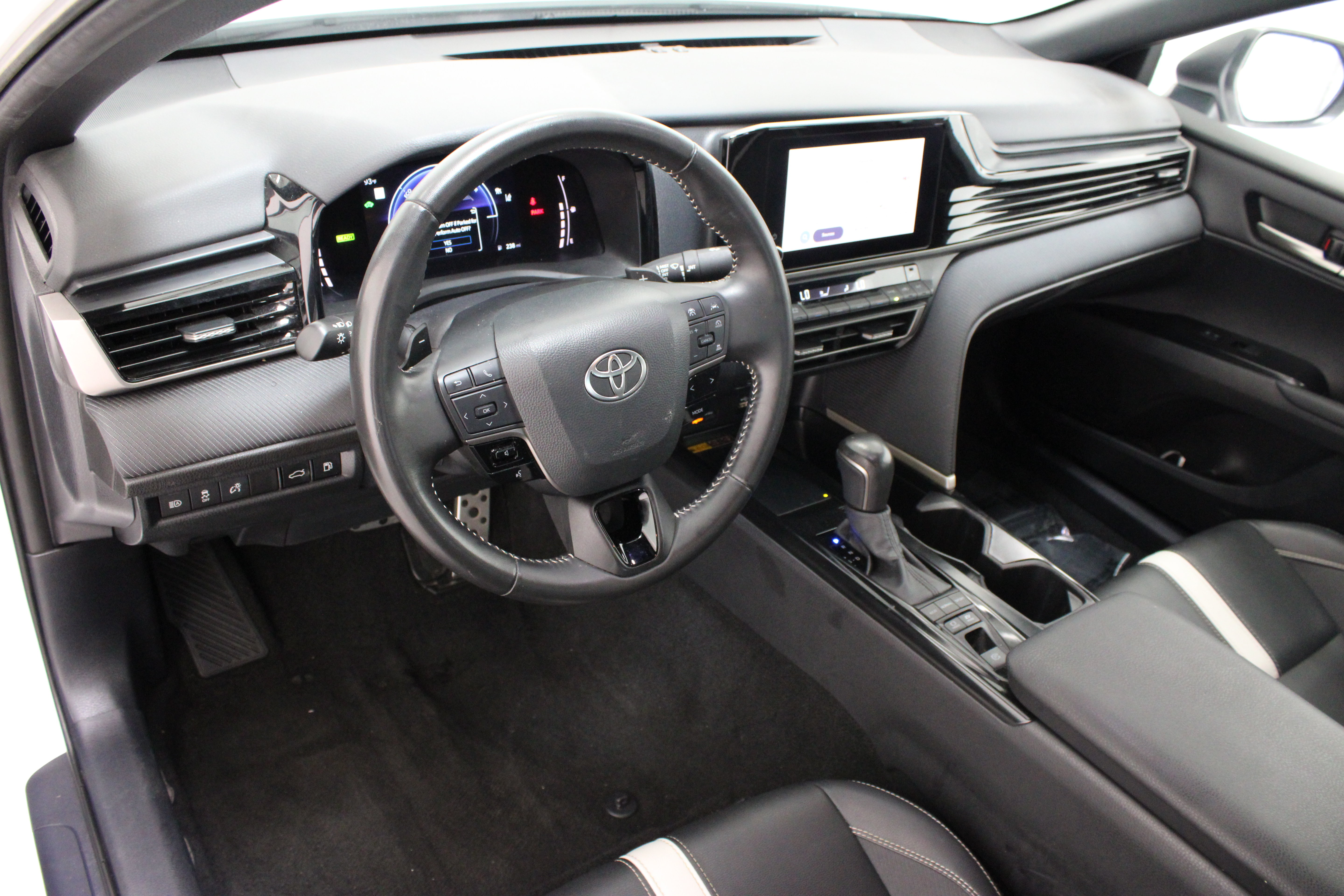 Used 2025 Toyota Camry SE FWD image 13