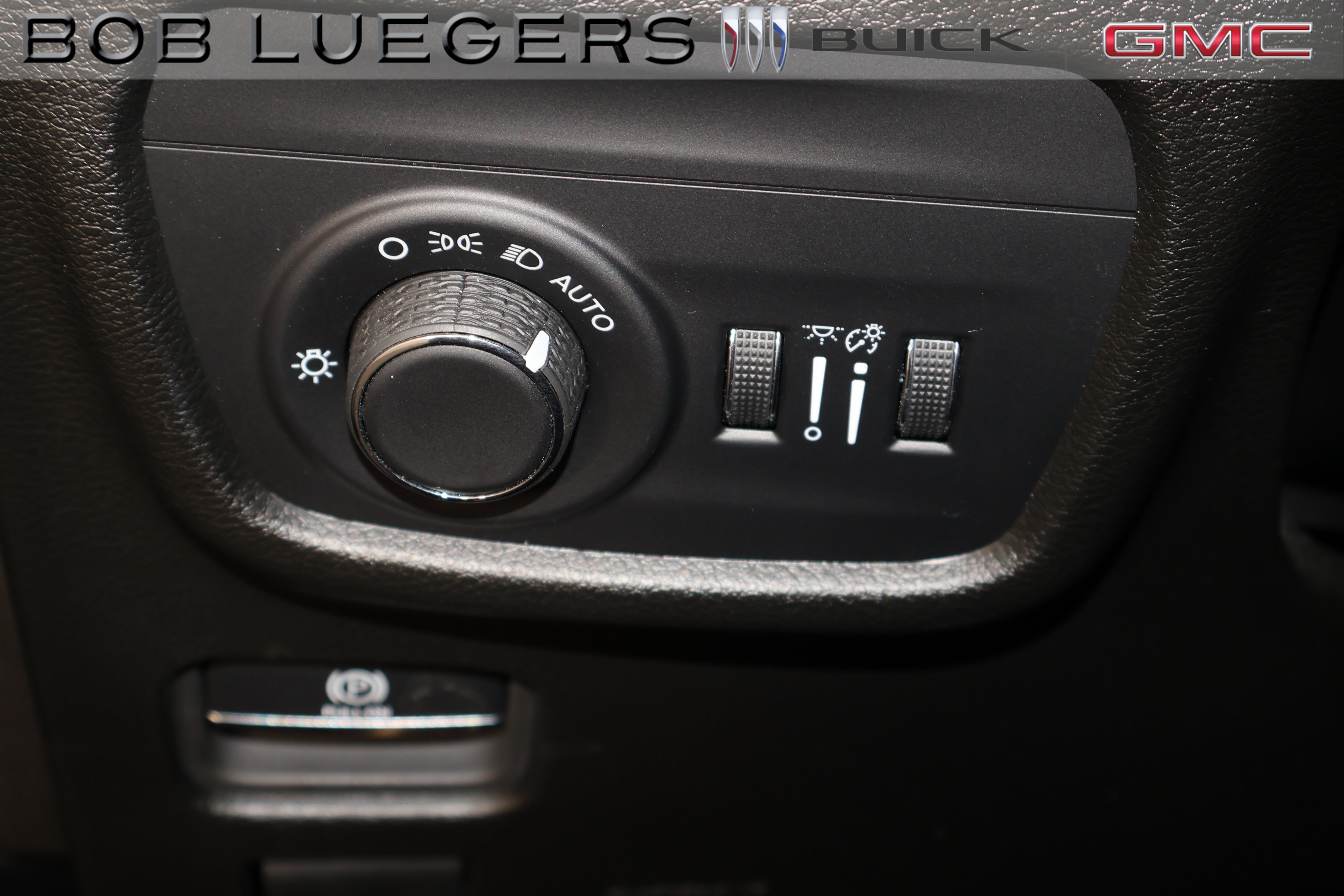 Used 2023 Jeep Grand Cherokee Altitude AWD/4WD image 28