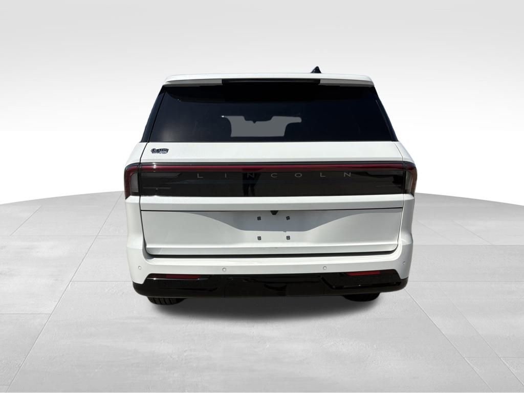 New 2025 Lincoln Navigator Reserve image 3