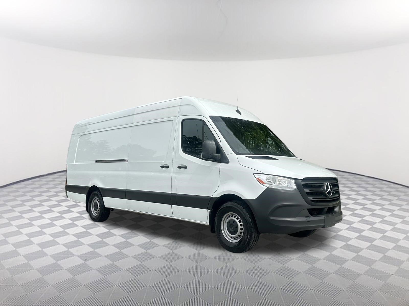 Used 2021 Mercedes-Benz Sprinter 2500 image 4
