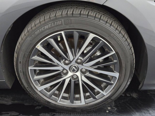 Certified 2025 Lexus ES 300h w/ Premium Package image 9