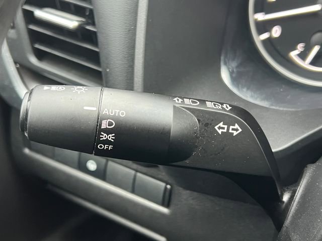 Used 2023 Nissan Rogue SV image 18