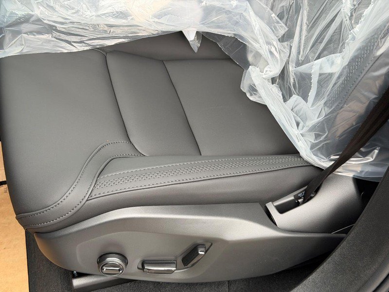 New 2026 Volvo XC90 B6 Plus w/ Protection Package AWD/4WD image 14