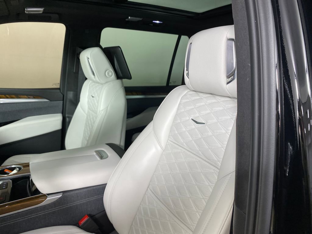 Used 2025 Cadillac Escalade ESV Sport Platinum w/ LPO, ONYX Package image 9