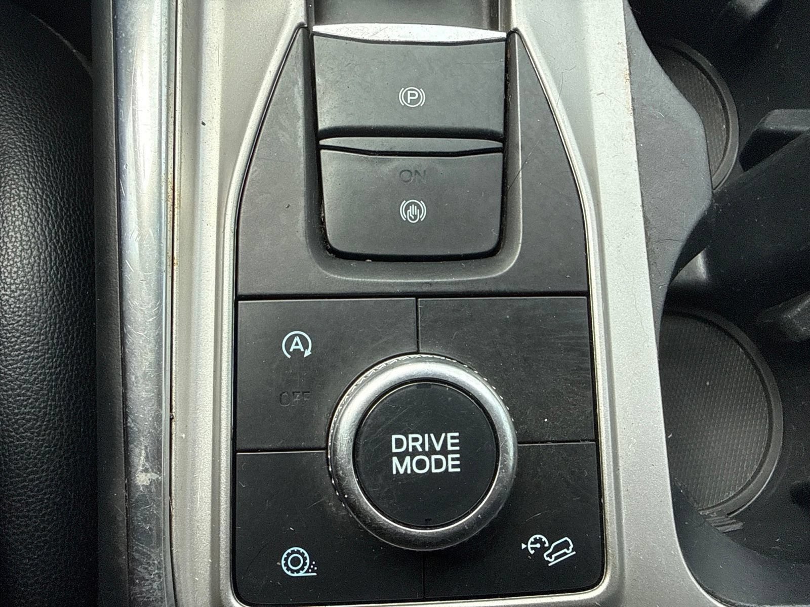 Used 2020 Ford Explorer XLT w/ Equipment Group 202A AWD/4WD image 33