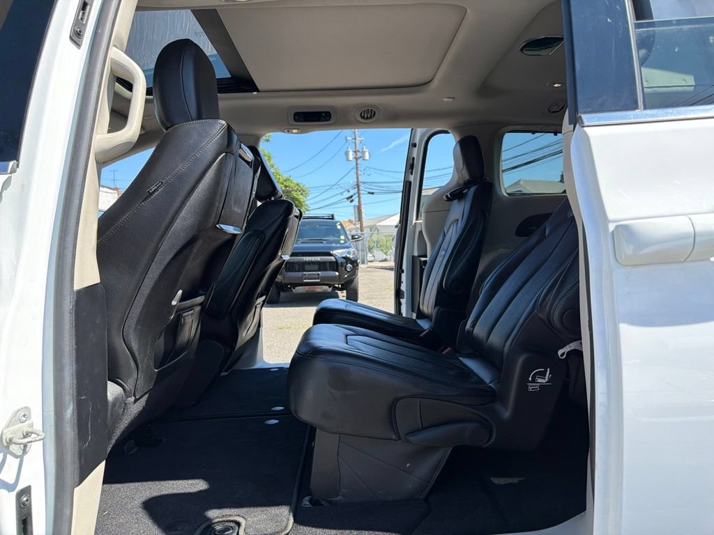Used 2021 Chrysler Pacifica Touring-L w/ Uconnect Theater Family Group AWD/4WD image 21