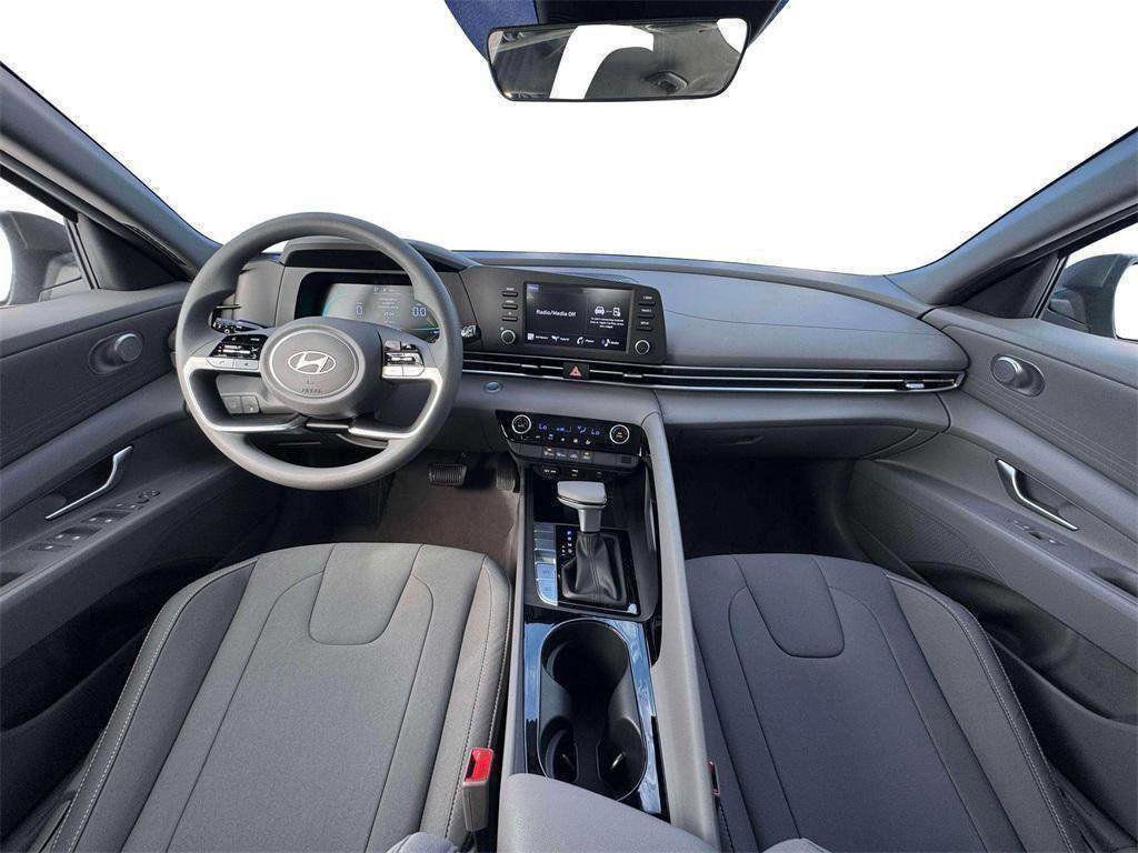 Used 2026 Hyundai Elantra Hybrid FWD image 13