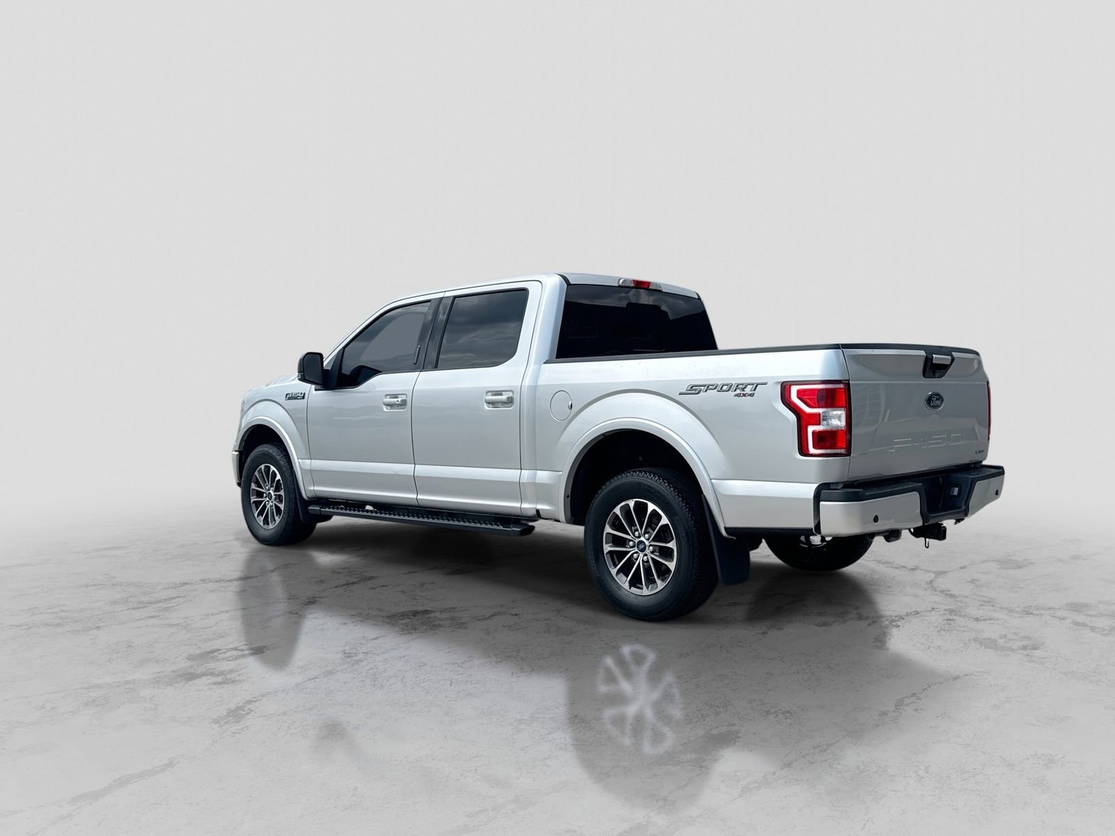 Used 2018 Ford F150 XLT w/ Equipment Group 302A Luxury AWD/4WD image 4