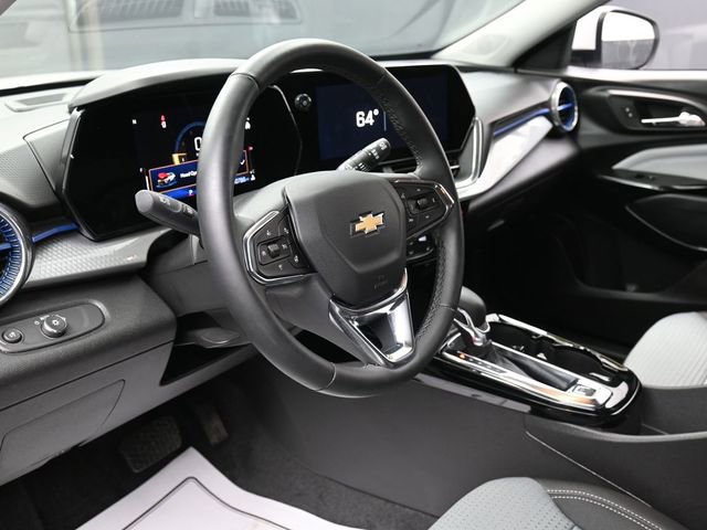 Used 2025 Chevrolet Trax LT w/ LT Convenience Package FWD image 14