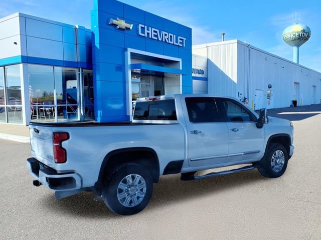 Used 2024 Chevrolet Silverado 3500 High Country w/ Technology Package AWD/4WD image 3
