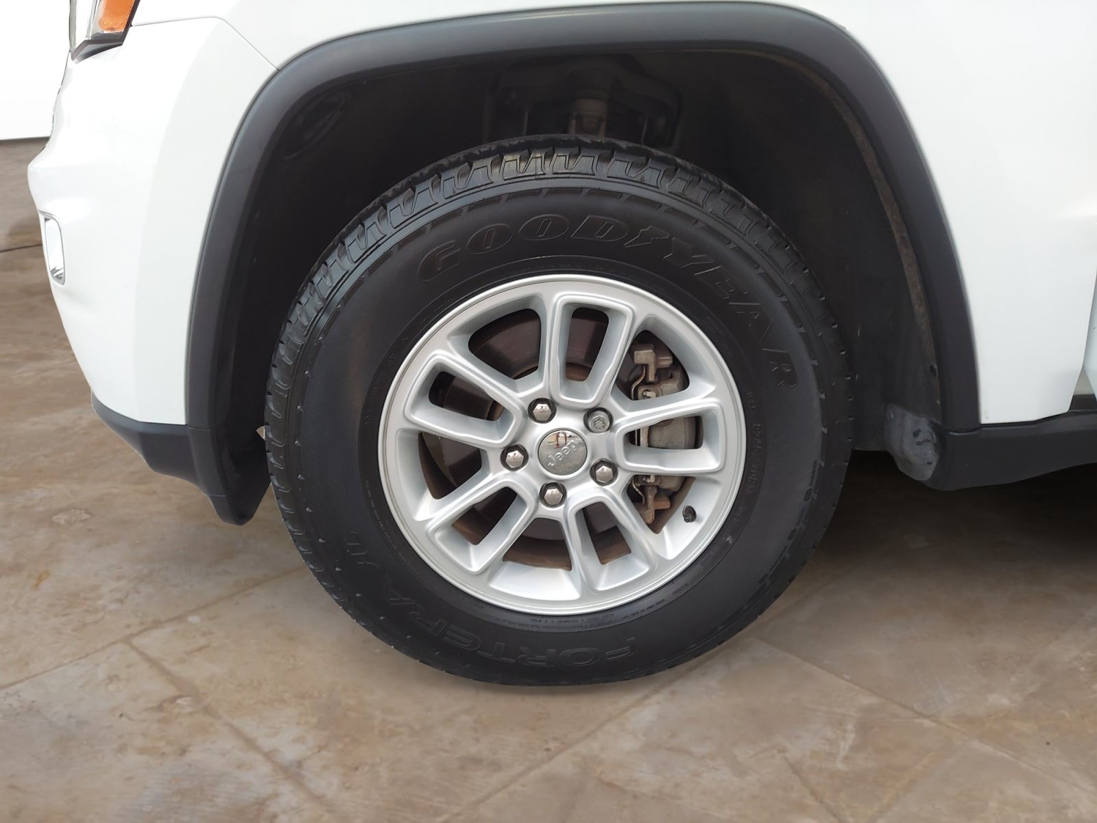 Used 2019 Jeep Grand Cherokee Laredo AWD/4WD image 28