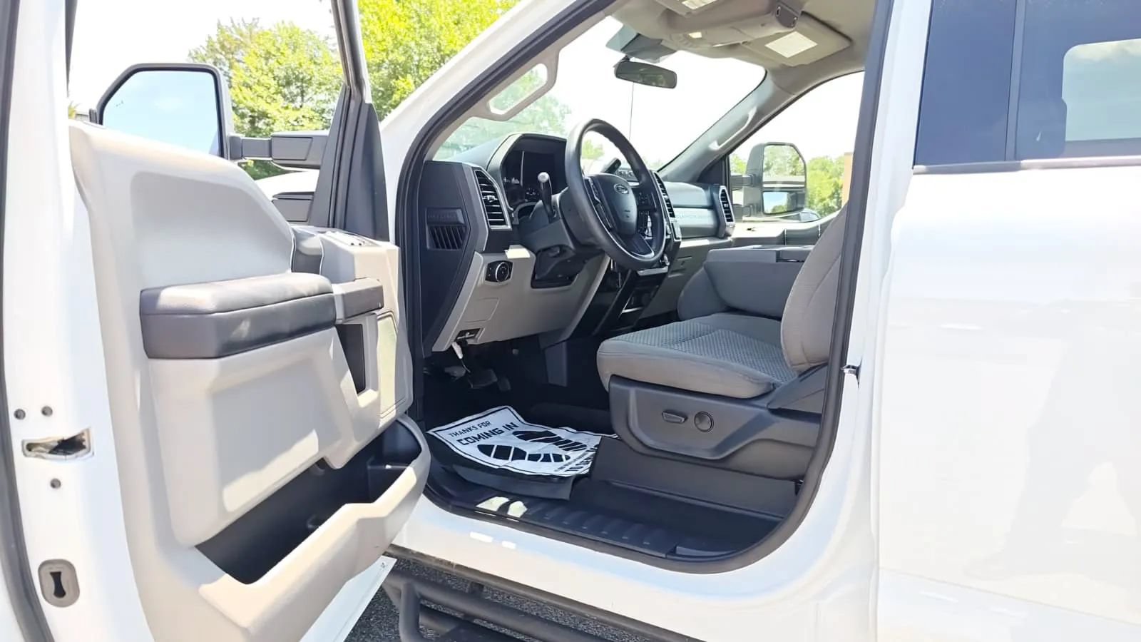 Used 2022 Ford F350 XLT w/ Black Appearance Package AWD/4WD image 12