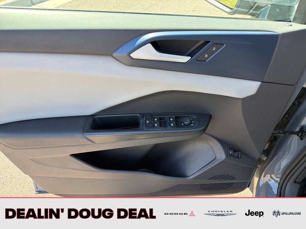 Used 2022 Volkswagen Taos SE FWD image 12