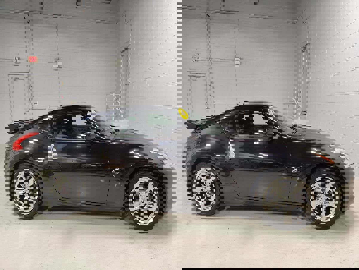 Used 2009 Nissan 370Z Touring image 7