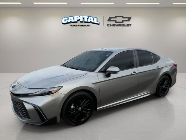 Used 2025 Toyota Camry SE image 1
