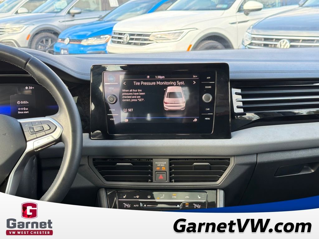 Certified 2025 Volkswagen Jetta SE image 17