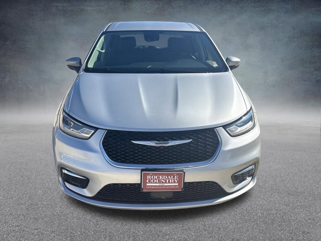 Used 2023 Chrysler Pacifica Touring-L image 8