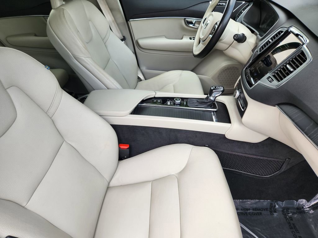 Used 2020 Volvo XC90 T5 Momentum w/ Protection Package Premier AWD/4WD image 5