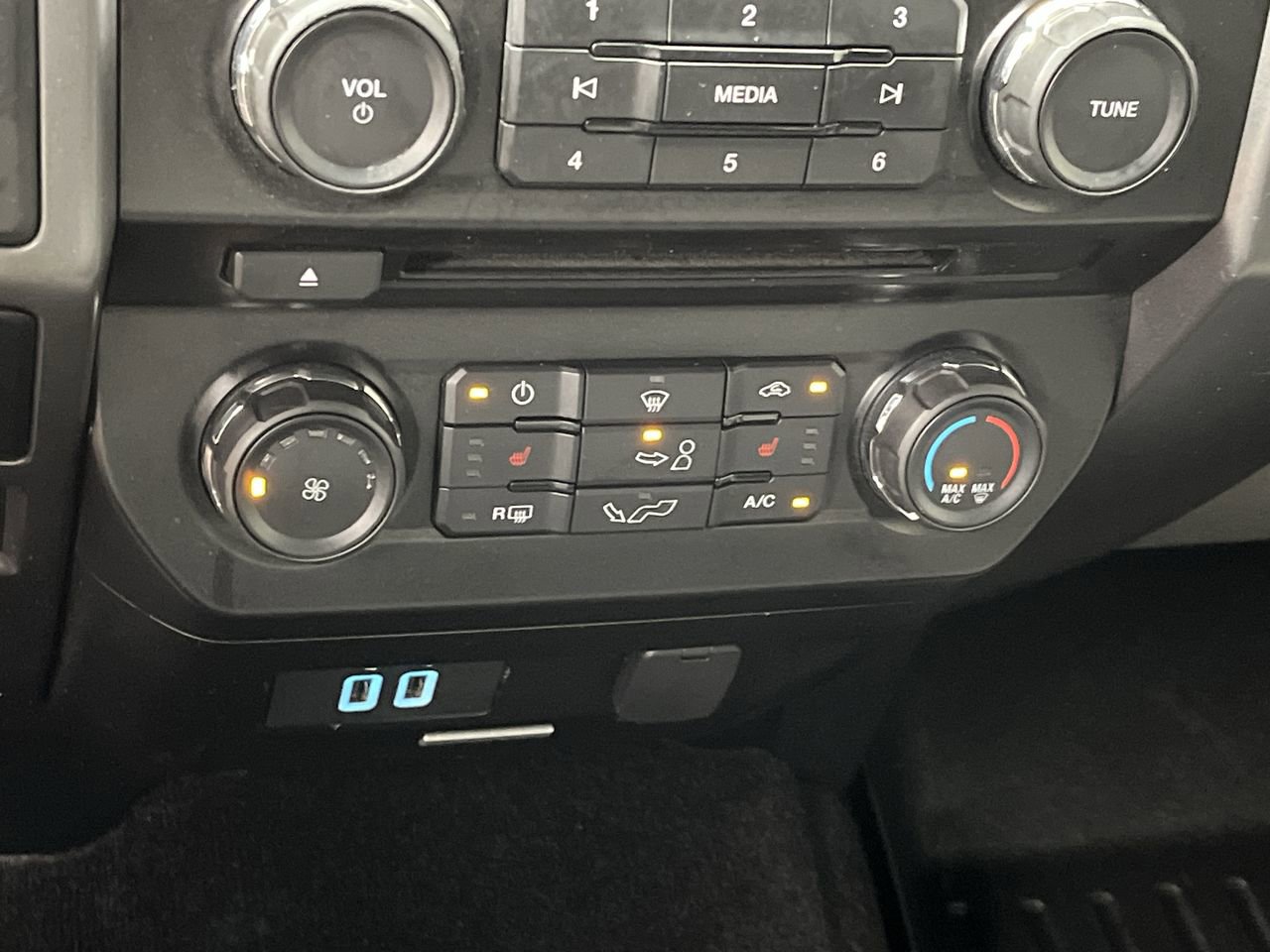 Used 2016 Ford F150 XLT w/ Equipment Group 302A Luxury AWD/4WD image 27
