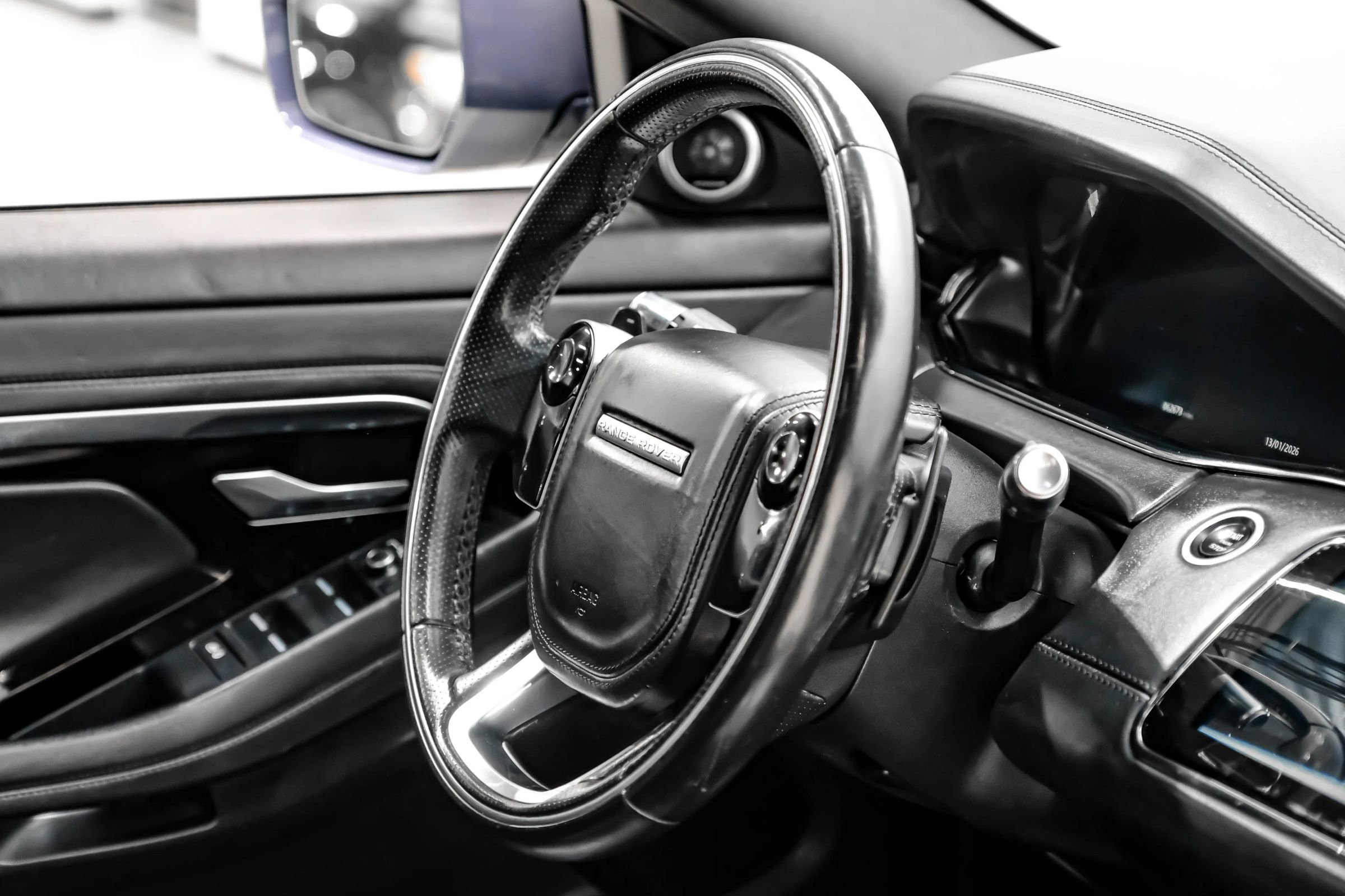 Used 2020 Land Rover Range Rover Evoque R-Dynamic SE image 24