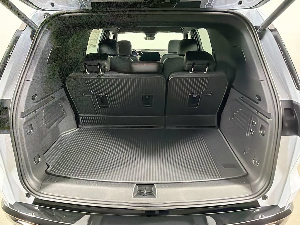 New 2026 Chevrolet Traverse RS w/ LPO, Floor Liner Package AWD/4WD image 22