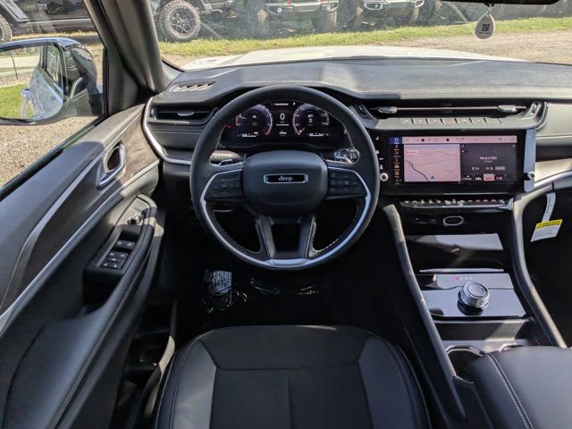 New 2026 Jeep Grand Cherokee Altitude RWD image 17