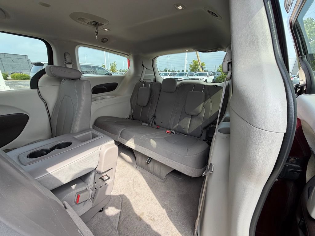 Used 2017 Chrysler Pacifica Touring FWD image 27