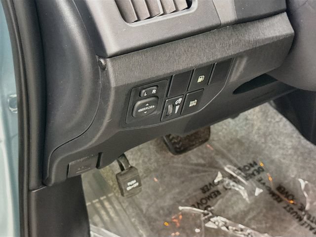 Used 2015 Toyota Prius Prime Plug-In Hybrid FWD image 10
