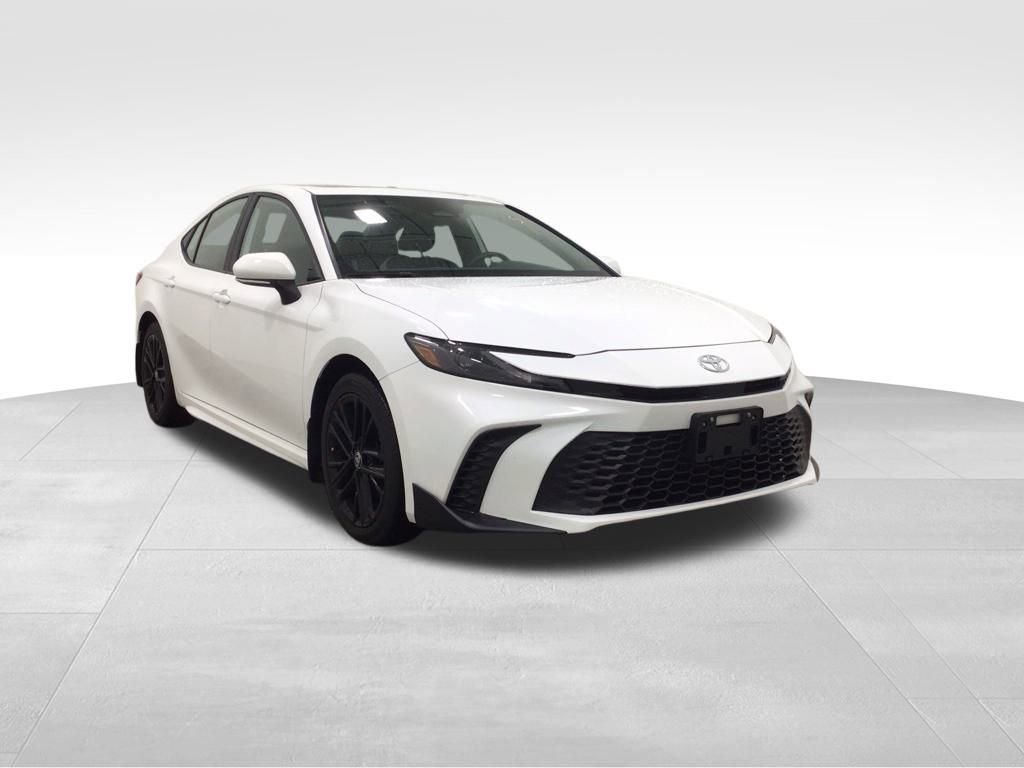 Used 2025 Toyota Camry SE image 4