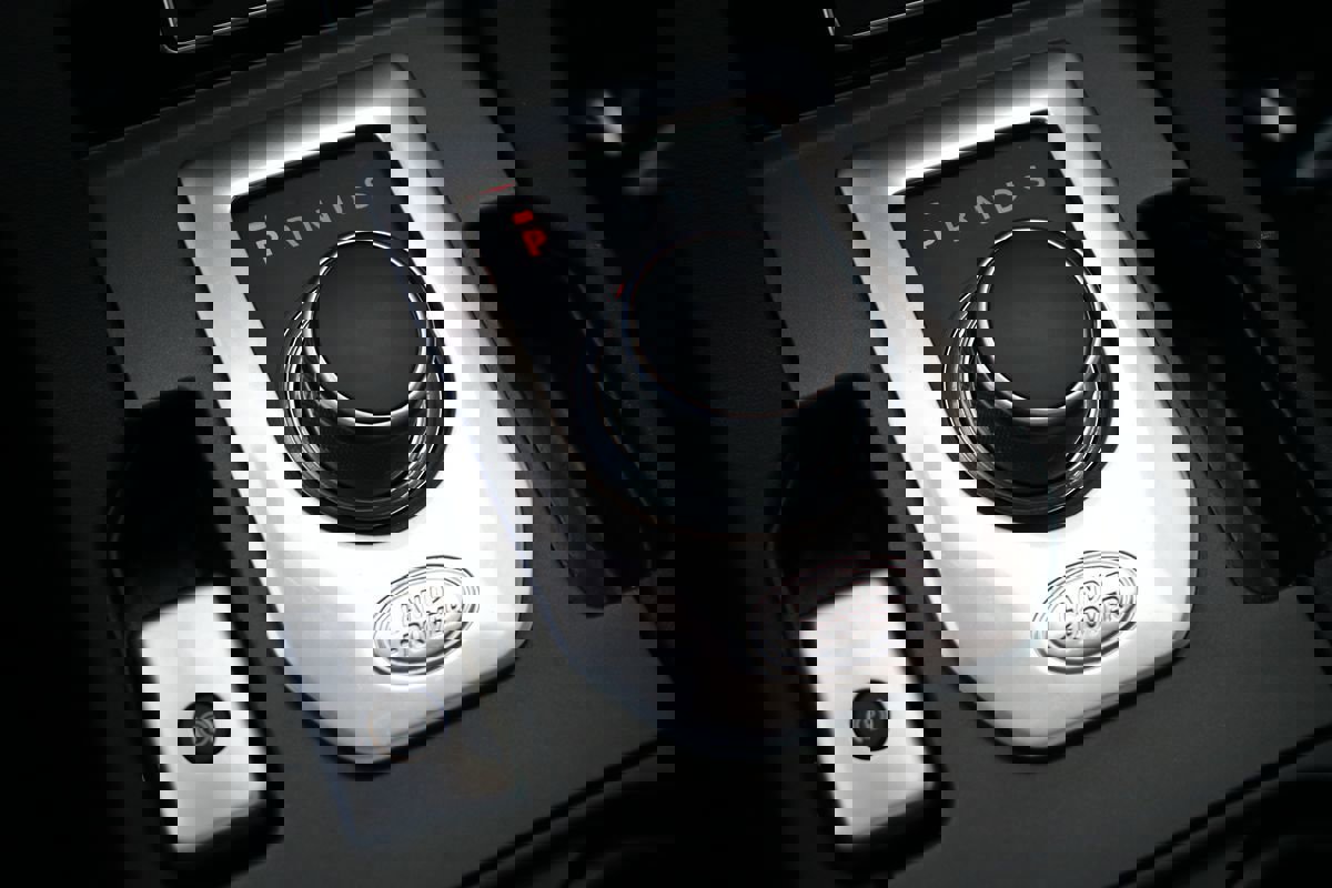 Used 2016 Land Rover LR4 HSE image 28