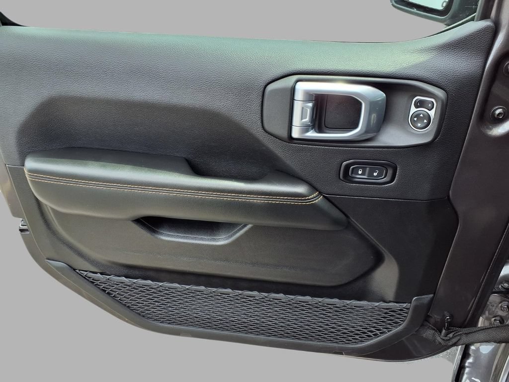 Used 2025 Jeep Wrangler Unlimited Sahara AWD/4WD image 18
