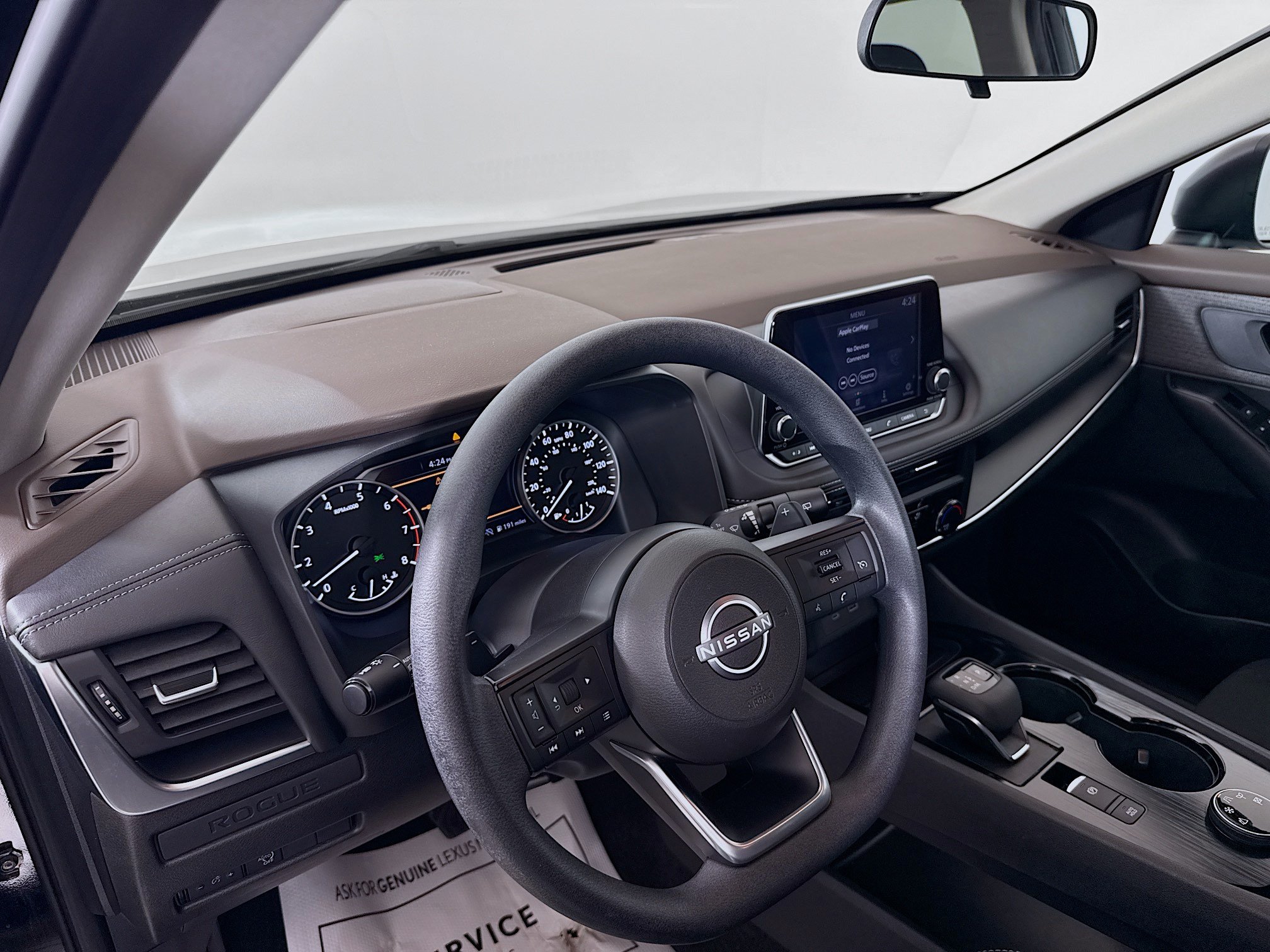 Used 2023 Nissan Rogue S AWD/4WD image 9