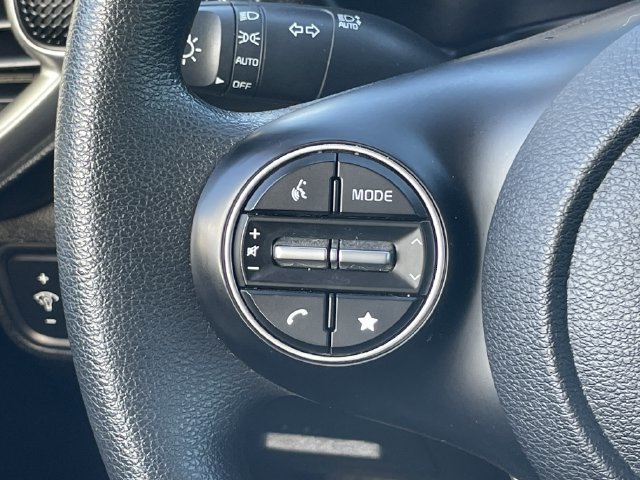 Used 2025 Kia Soul LX w/ LX Technology Package FWD image 12