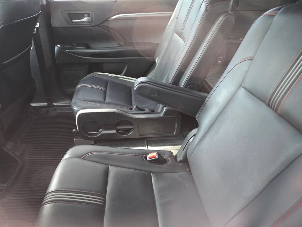 Used 2019 Toyota Highlander SE AWD/4WD image 23