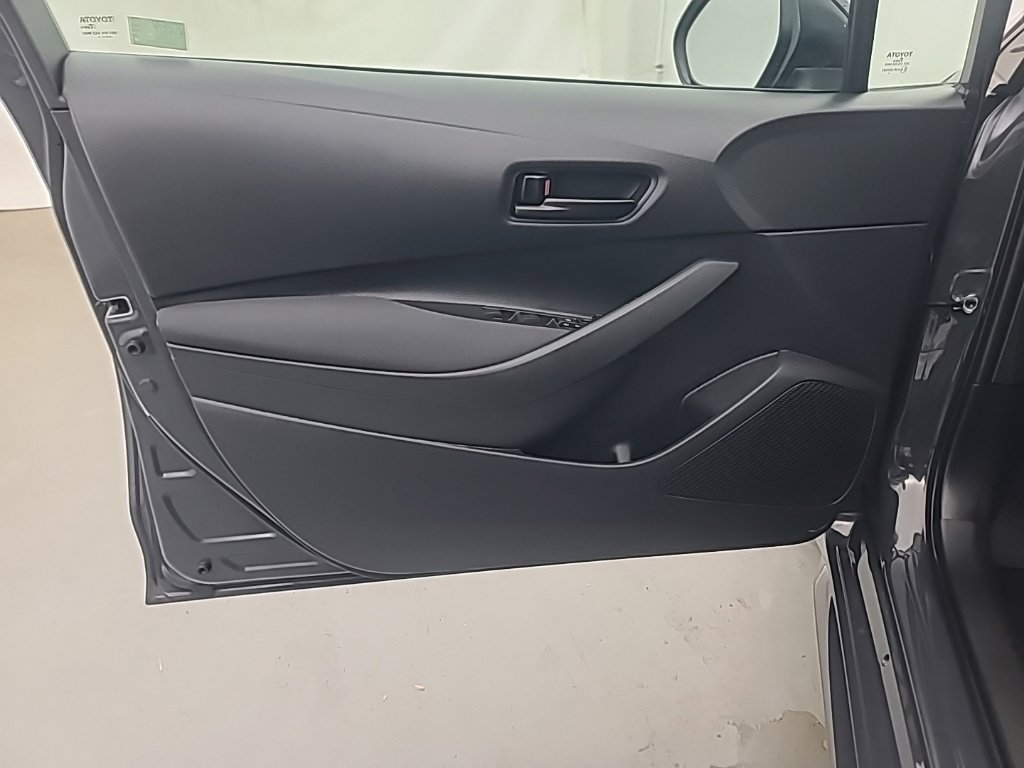 Used 2025 Toyota Corolla LE FWD image 22