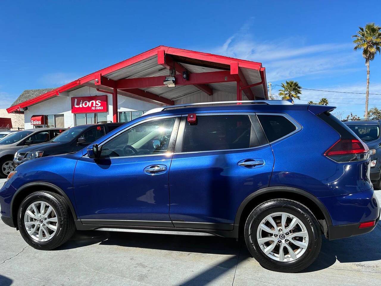 Used 2018 Nissan Rogue SV image 11