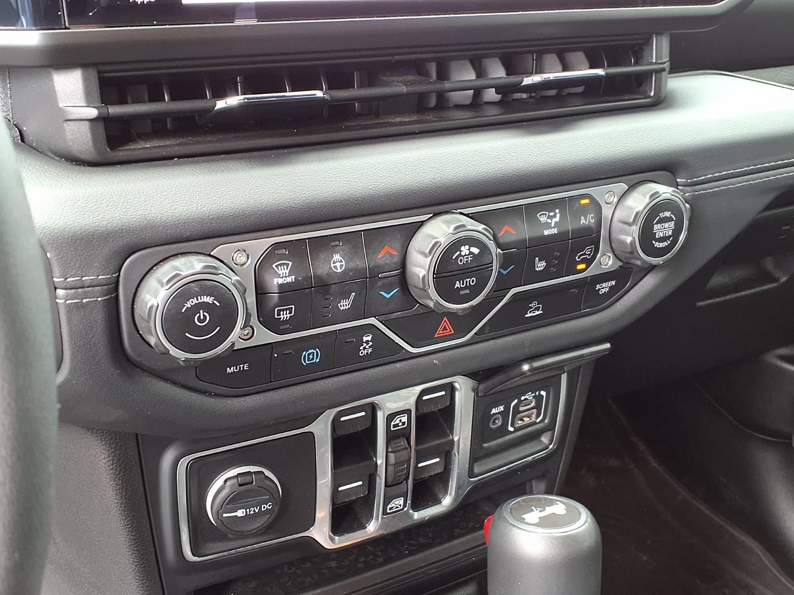 Used 2024 Jeep Wrangler Unlimited Sahara w/ Technology Group AWD/4WD image 9