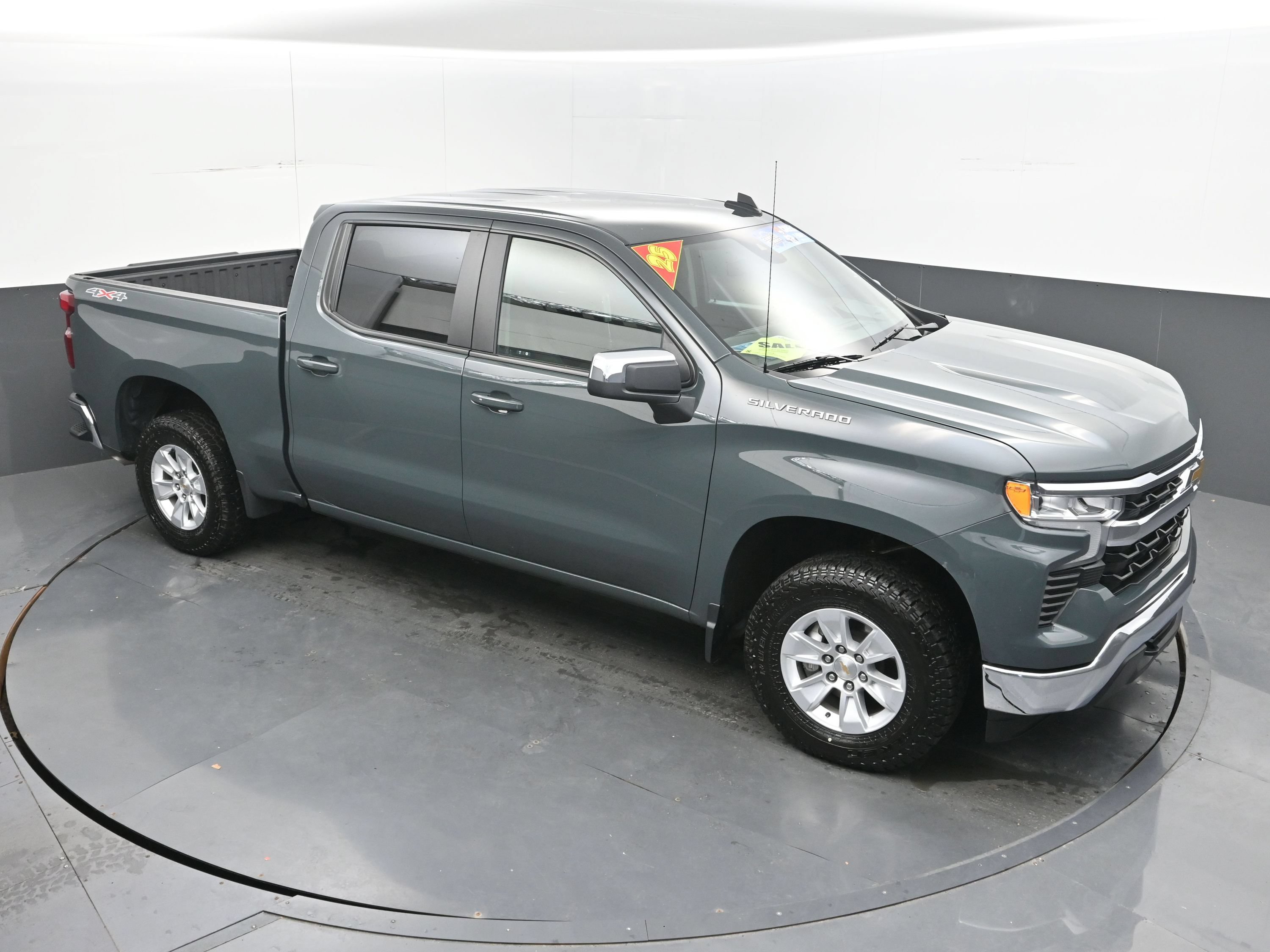 Used 2025 Chevrolet Silverado 1500 LT AWD/4WD image 30