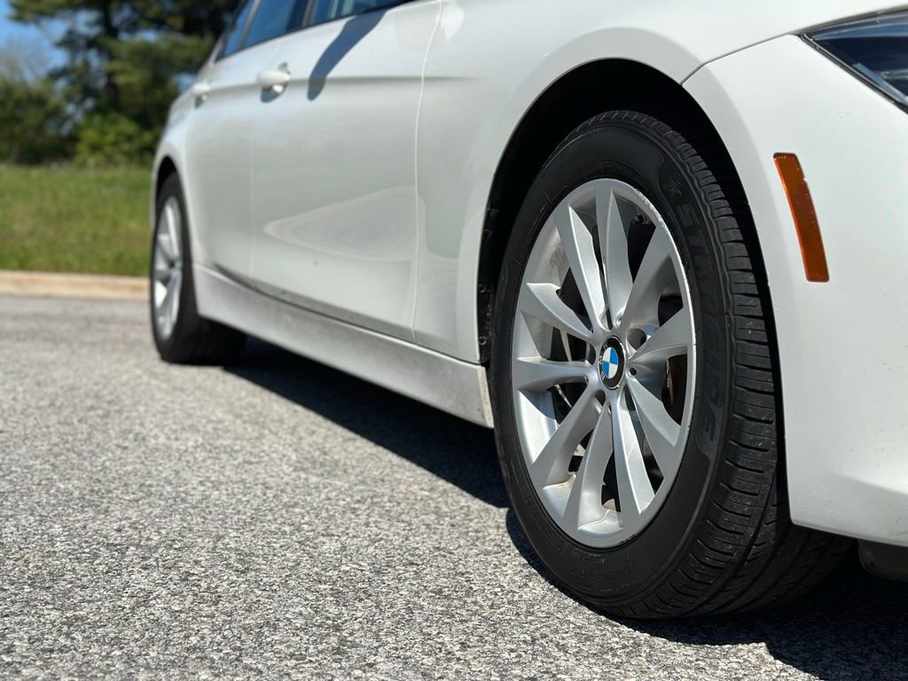Used 2018 BMW 320i xDrive Sedan w/ Convenience Package AWD/4WD image 9