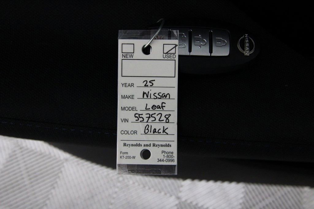 Used 2025 Nissan Leaf S image 14